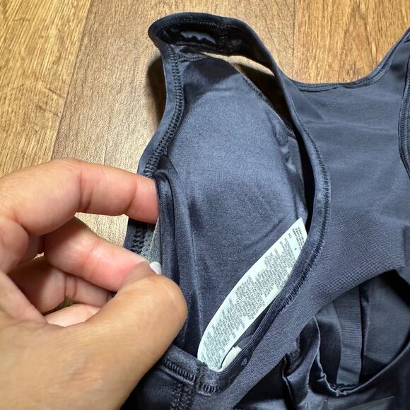 Nike Womens Dri Fit Mesh Cut Out Dark Gray Sports Bra Size Small Swoosh - Picture 7 of 10